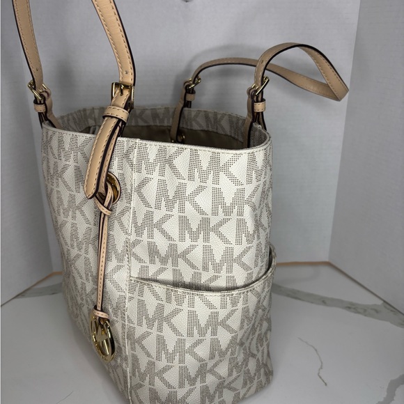 Michael Kors Jet Set - Picture 2 of 8